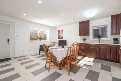 Image de Cozy 2b Suite in Great Location Near Trails & Shop
