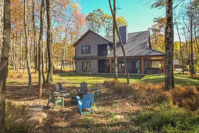 Luxury + Close to slopes + Golf Side