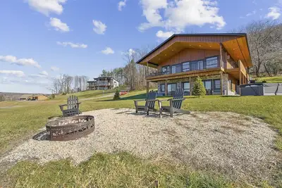 The View! Hot Tub + Fire Pit + Private