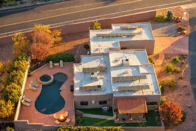 Image de Red Rock Views • Pool, Spa, Firepit, & Billiards • Luxe 3br Sedona Retreat