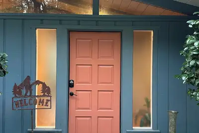 Image de Mid-Century Home + Private River Access + Hot Tub