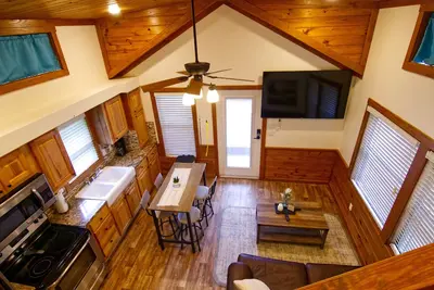 Image de Rustic Lake Cabin #215 with Pool and Lake Access