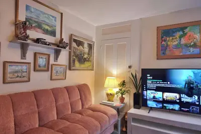 Image de Canterbury - Sleeps 7 - Pet-Friendly with Garden