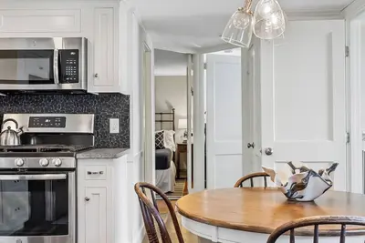 Image de Seabreeze Cottage | Steps from Mother's Beach & Golf Course