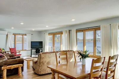 Image de South Long Lake Home w/ Swim Area: Pets Welcome!