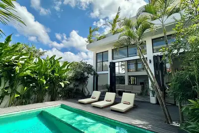 Image de Spacious 7-bedroom villa in Canggu: Private chef, Pool, Movie theater