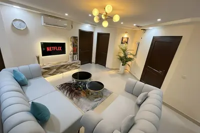 Image de Serene Ivory Haven - Self Checkin apt above Imtiaz Mall, cafe's & dine in