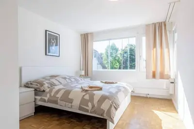 Image de Bright Lake Thun Apartment|Walk to Lake + Parking
