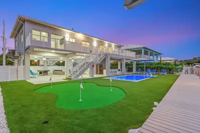 Image de Saltwater Social ~ Game Room ~ Pool ~ Dock ~ Views