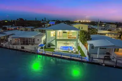 Image de Aqua Verde ~ Waterfront Lux Gem ~ Dock ~ Game Room