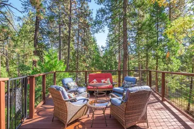 Image de ‼️Tranquil Treehouse near Fly-In Lake w/ Bbq & Views