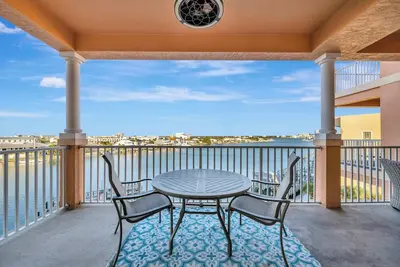 Huge Waterfront Balcony | 5 min walk to the beach!