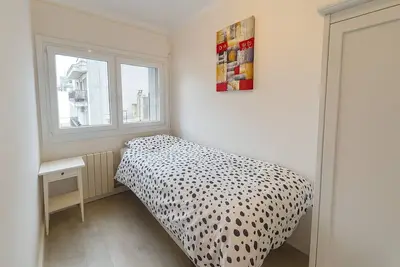 Image de Charming three bedroom apartment, a few steps from the sea!