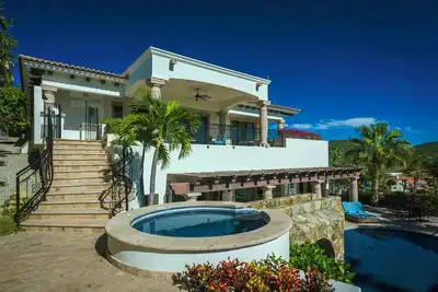 Image de Oceanview Luxury Villa w/ Heated Pool, Jacuzzi & Beach Club Access