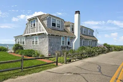 Image de Waterfront Family Escape with Dock & Private Beach in Oak Bluffs