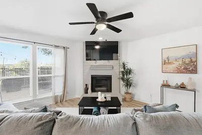 Image de 2-Bd Modern Townhouse | Mins to 6 Flags,  Ut & More