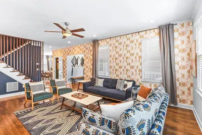 Image de Cool Patio-2 King Bd-Arcade-Eateries & Downtown