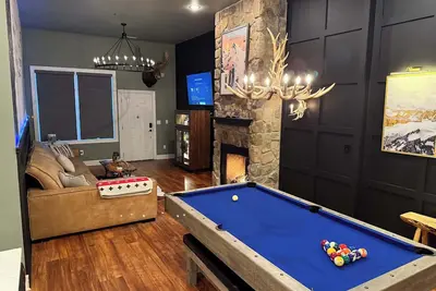 Modern Hunter Mountain Condo Steps from Slopes!