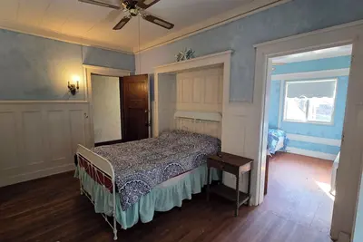 Image de Stay like a King in this 100+ year old mansion!