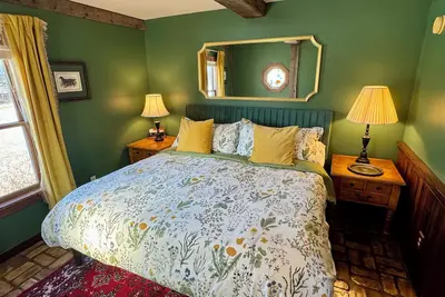 Image de Storybook Cottage for Two on Flx wine trail: fireplace & starry skies