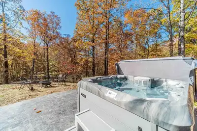 Image de Monarch Manor - Hot Tub, Games, Fire Pit, Family Cabin
