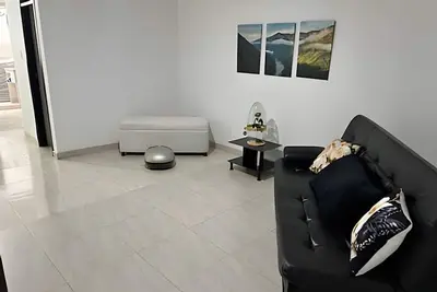 Cozy & Spacious Home – Residential Area