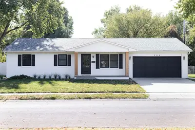 Image de Modern mid-century home in quiet subdivision off bike trail & close to amenities