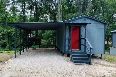 Image de Cabin 1 - Cozy 1 Bedroom Cabin Near Cassels-Boykin