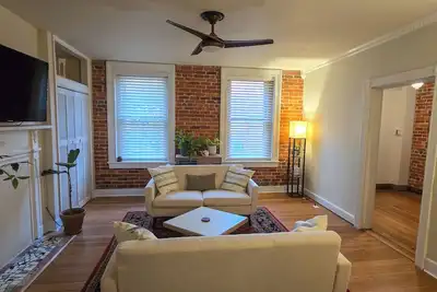 Image de Arts District Brick Rowhouse with City Park View!