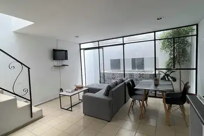 Image de Functional House. All Services Nearby