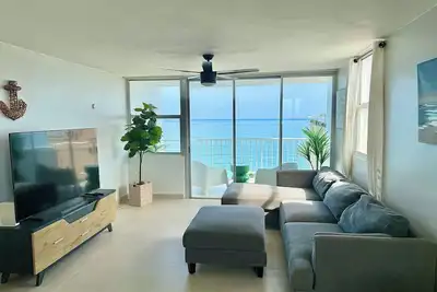 Image de Ocean Front Isla Verde apt sleeps ten with pool and parking