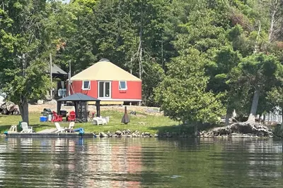 Image de Yurtopia on the Lake