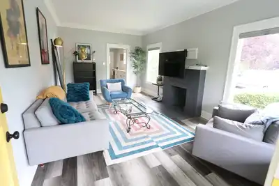 Image de Green Lake · 3br + Office · Sleeps 6 · Near Light Rail Station, Freeway & Bus
