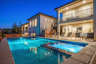 Image de Sand Hollow 3808, Private Pool & Hot Tub, Sleeps 42, and Near Sand Hollow!