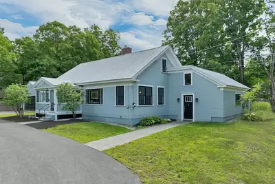 Image de Quaint Bethel Home with Firepit - Walk to Town