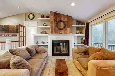 Image de Serene Dog Friendly Home:  near skiing, hiking, Storyland, Shopping & dining