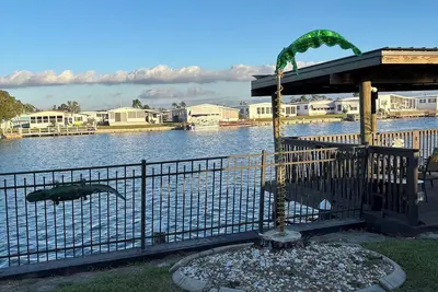 Image de Lake House in Holiday, Fl - 10 minute drive to the beach!