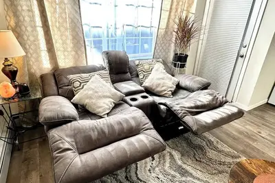 Image de Cozy 1br End Cottage W/D • Parking •Walk to Train