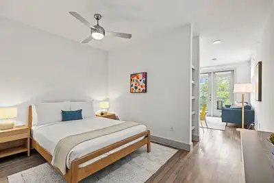 Image de 3 Units | Downtown Haven | Fully Equipped for Dining, Culture & Total Relaxation
