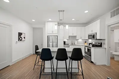 Image de 2 Units | Relax in Comfort | Fully Equipped Unit Near Rainey St. & Nightlife