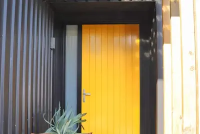 Image de Hosts on the Coast All Decked Out