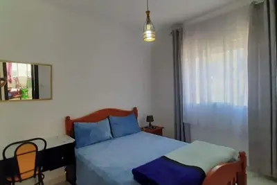 Image de Tŕés propre appartement qui situe à catiér calabonita 5 min de la garre routiére