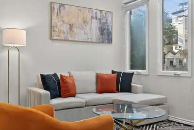 Image de Stylish 1br in West Village  Pool + Free Parking + Plenty of Dining Options