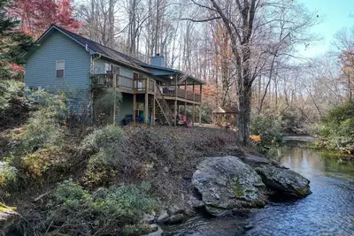 Image de Steps to Shooting Creek-Free Terrace Level-2br & Game Room when rent Main Level