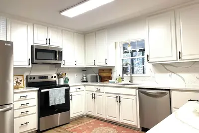 Image de 4000sf Sleeps 16 - 7 Br 10-14beds 4baths 2 Kitchens 2lr- Big Porch - Pets Ok