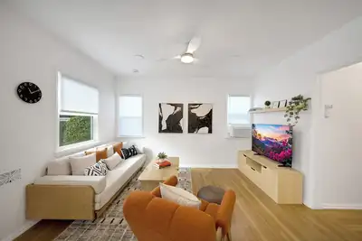 Image de Tranquil Charm · Chic Pasadena Gem!