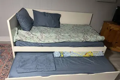 Image de Cozy Modern Basement Suite | Quiet & Comfortable Stay