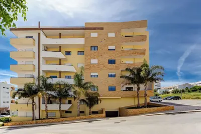 Image de Modern, spacious apartment in a prime location.