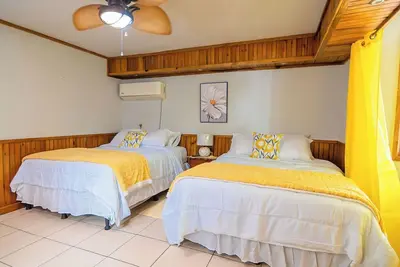 Image de West Bay • 2 Double Beds • Pool • Porch • Shuttle