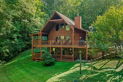 Image de New! Wandering Bear-Private 3br/3ba Cabin w/ Ht & Fp